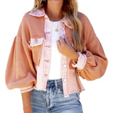 Kurze Jeansjacke im Lagenlook