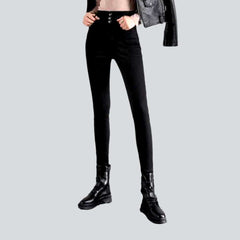 Vaqueros monocromáticos casuales para mujer.