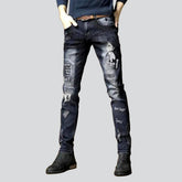 Geschliffene bestickte Jeans für Herren