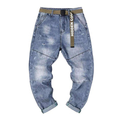 Vaqueros de hombre ligeramente rotos estilo hip hop