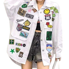 Chaqueta vaquera con parches por todas partes
