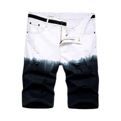 Zerrissene Jeansshorts in Kontrastfarbe