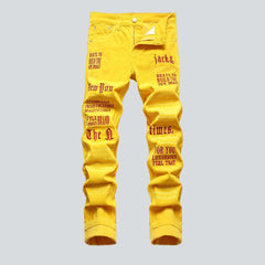 Cordjeans für Herren mit Buchstabenmuster