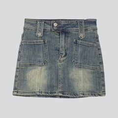 Falda vaquera con cuerpo sexy