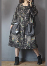 Einfaches, blaues, bedrucktes, langes Jeanskleid aus Baumwolle mit Taschen