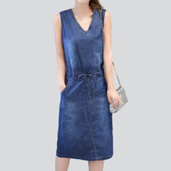 Sleeveless knee-length jeans dress