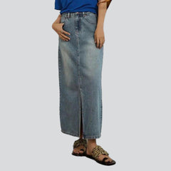 Falda vaquera con abertura hasta el suelo