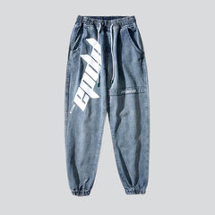 Streetwear-Jogginghose aus weißem Denim mit Print