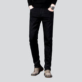 Dehnbare, schmale schwarze Herrenjeans