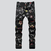 Stilvolle, schwarz lackierte Herrenjeans