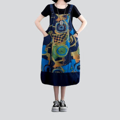 Elegante vestido de mezclilla con estampado de pintura