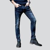 Herrenjeans mit Tiger-Aufschrift