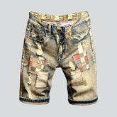 Zerrissene Jeansshorts mit Vintage-Stickerei