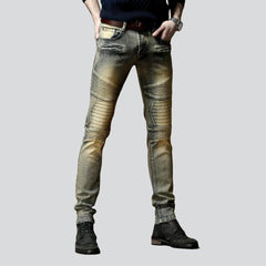 Vaqueros de motociclista vintage con estilo para hombre