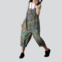 Jeans-Latzhose mit Vintage-Tropenprint