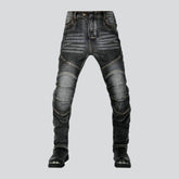 Herren Bikerjeans mit Schnurrbart