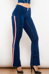Vaqueros bootcut con botones y rayas laterales