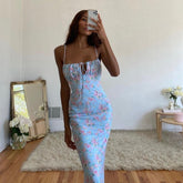 Raquel – Hellblaues Maxikleid mit Blumenmuster