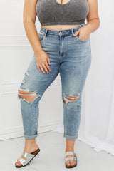 Judy Blue – Malia – Boyfriendjeans in voller Größe mit mittelhohem Bund