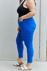Judy Blue – Stacy – Skinny-Jeans in voller Größe mit hoher Taille und Bauchkontrolle
