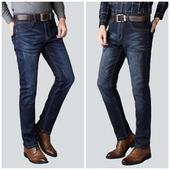 Vaqueros de hombre regulares con lavado claro