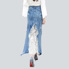 Falda larga bordada con encaje