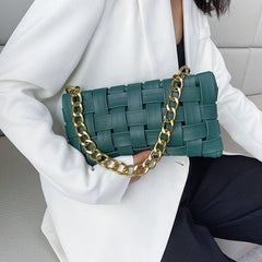 Primrose – Übergroße, gewebte Schultertasche mit goldener Kette