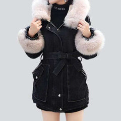 Chaqueta vaquera clásica de invierno para mujer.