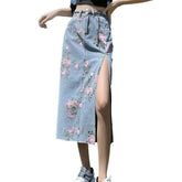 Falda vaquera con abertura y flores