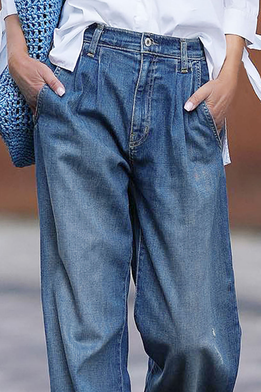 Blaue, lässige Jeans mit weitem Bein