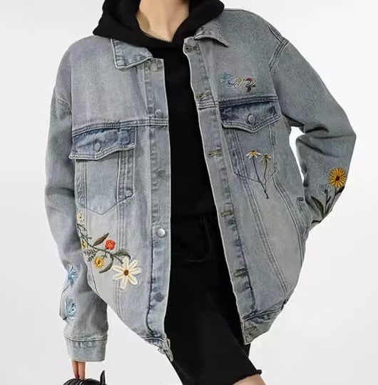 Ausgefranste bestickte Damen-Jeansjacke