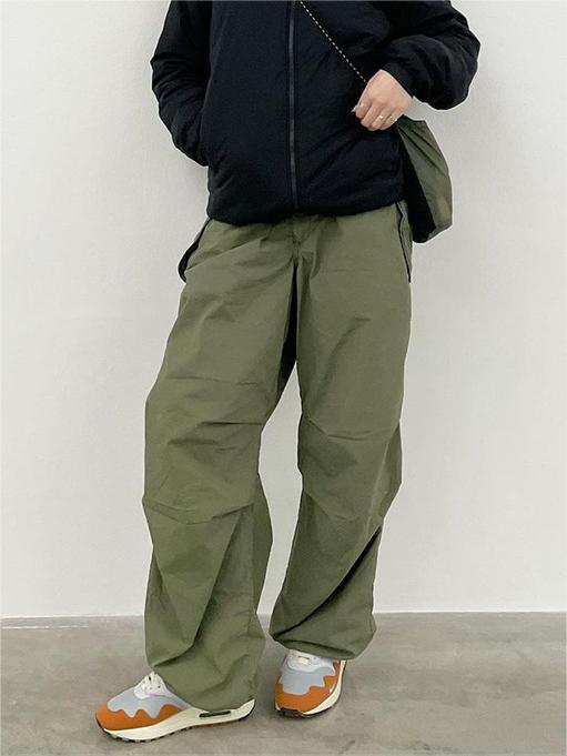 Grüne Oversize-Cargohose mit Fallschirm und Kordelzug