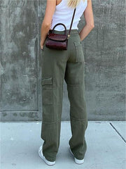 Grüne Straight Cargo Jeans mit aufgesetzten Taschen