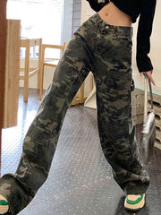 Grüne, gewaschene Cargo-Jeans mit Camouflage-Muster