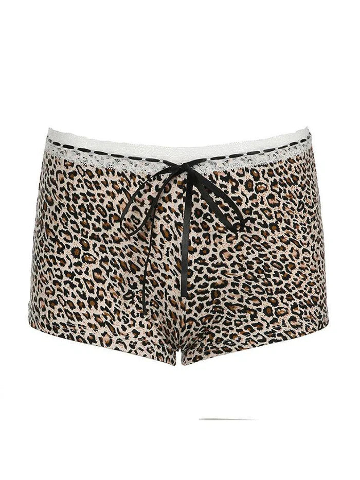 Pantalones cortos punk de tiro bajo con estampado de leopardo y ribete de encaje