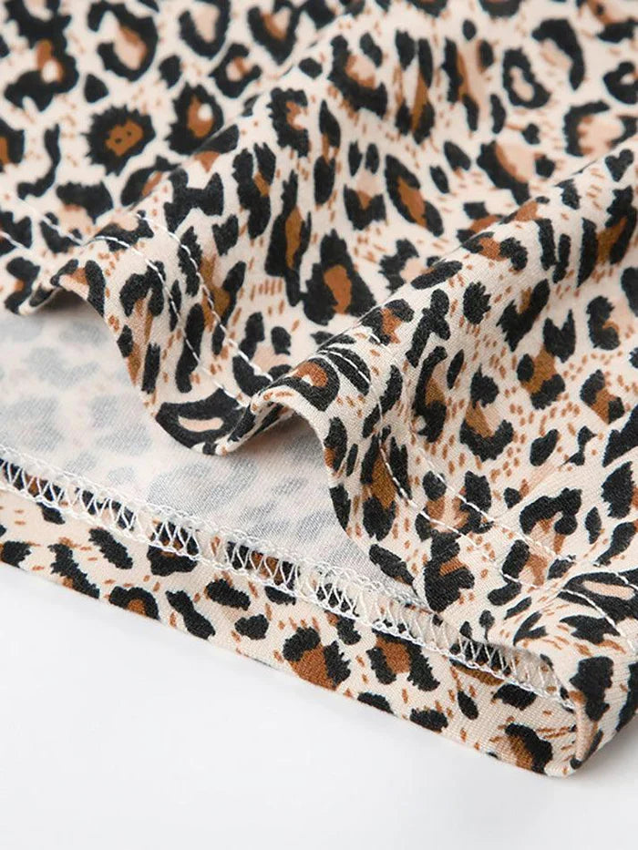 Pantalones cortos punk de tiro bajo con estampado de leopardo y ribete de encaje