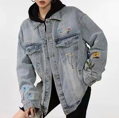 Ausgefranste bestickte Damen-Jeansjacke