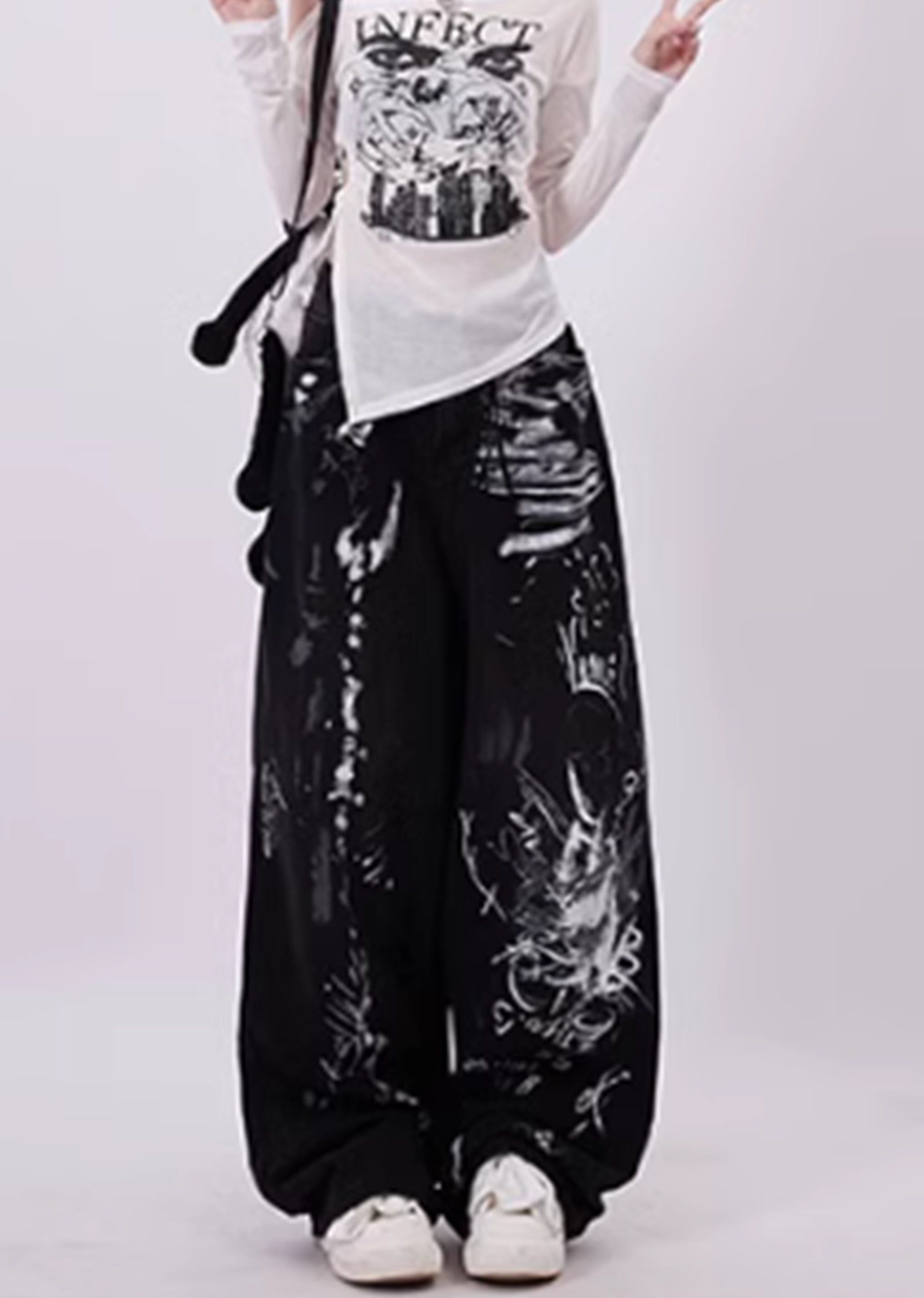 Schwarze Baggy-Jeans mit Grunge-Graffiti-Print