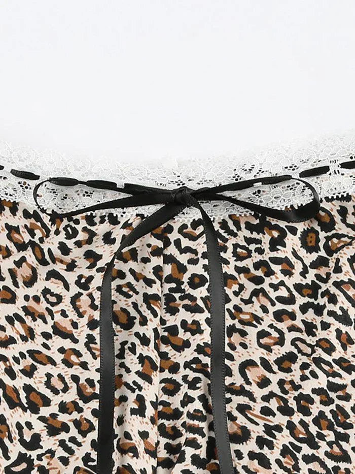 Pantalones cortos punk de tiro bajo con estampado de leopardo y ribete de encaje