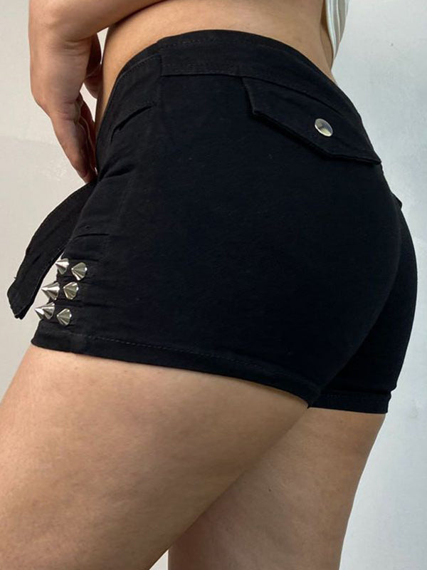 Shorts vaqueros negros punk de tiro bajo con cinturón y remaches