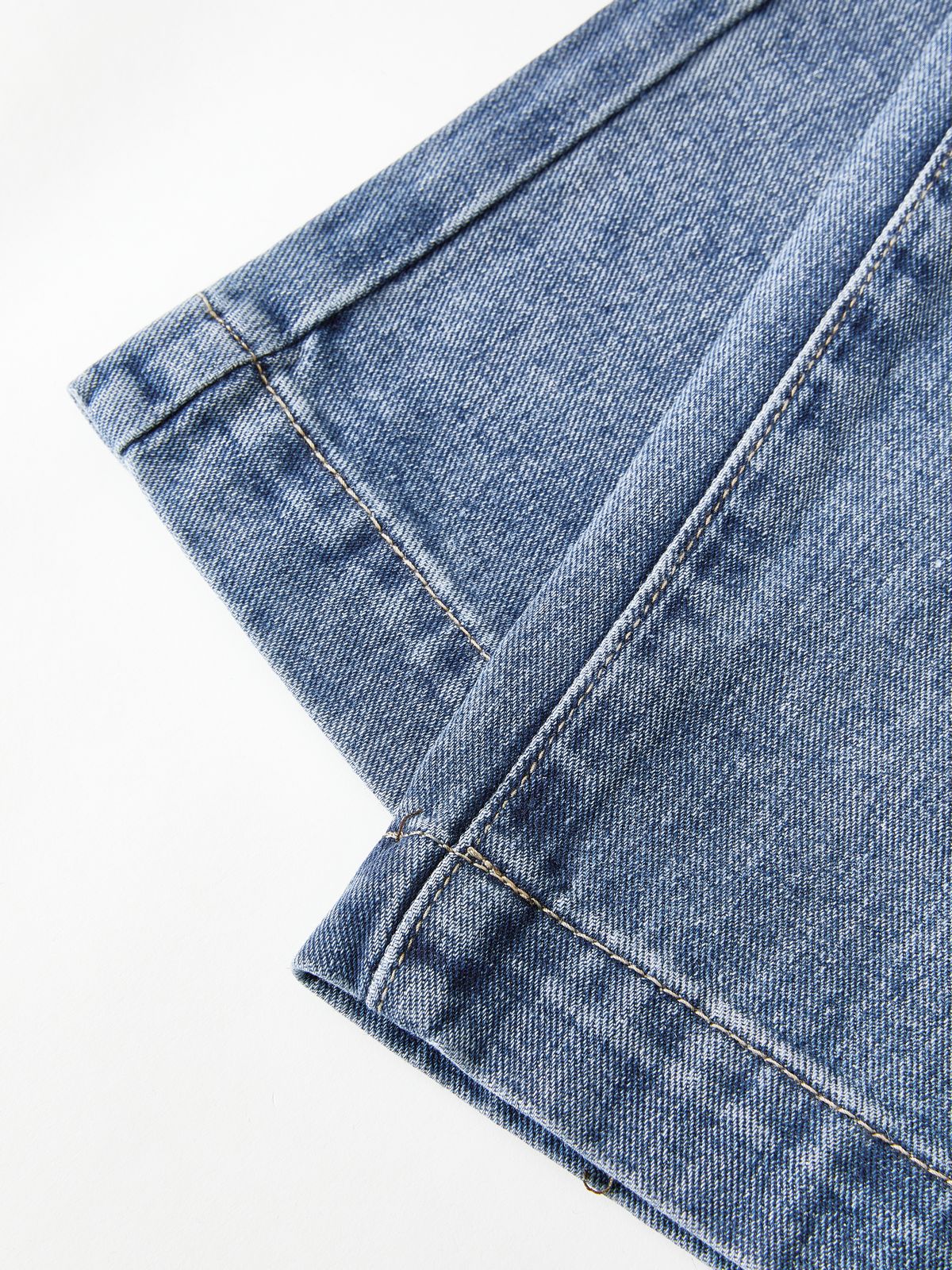 Pocket Design Blue Wash Boyfriend Jeans