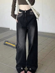 Schwarze Boyfriendjeans mit Cut-outs