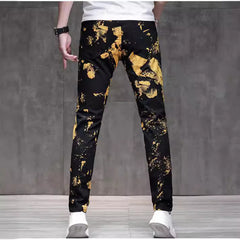 Goldene, fleckenbemalte Herrenjeans