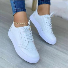 Freizeitschuhe mit Paillettendekoration