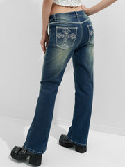 Jeans mit ausgestelltem Bein und Strass-Chrom-Herzen