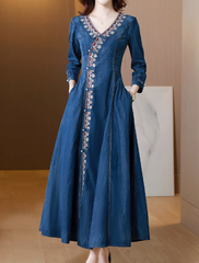 Lässiges blaues Maxikleid mit V-Ausschnitt, Druckknopf und Schärpen aus Seiden-Denim, lange Ärmel