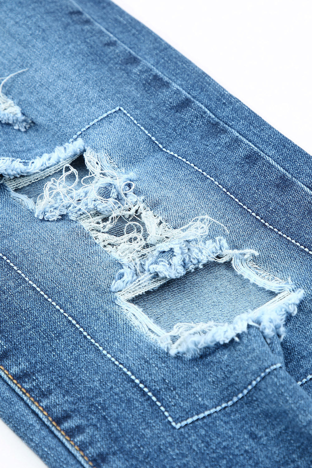 Distressed-Jeans mit geknöpften Taschen