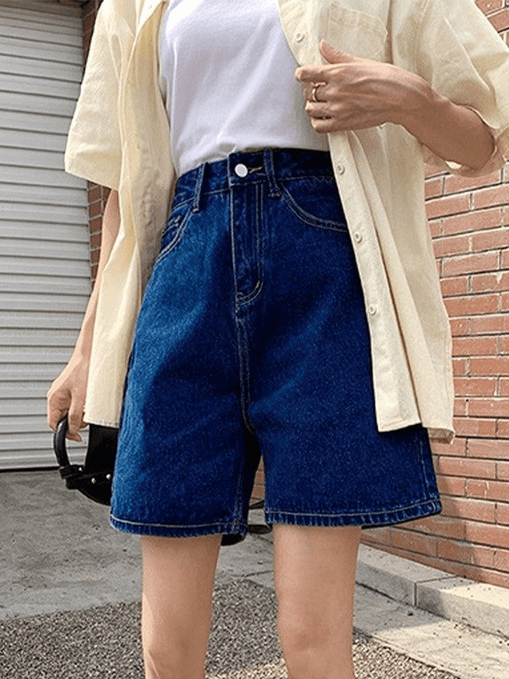 Blaue Retro-Jeansshorts mit hoher Taille und geradem Bein