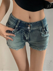 Schmale Hot-Shorts aus Distressed-Denim