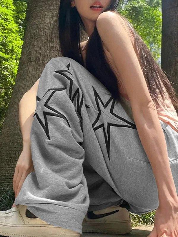 Baggy Sweatpants mit Sternenstickerei